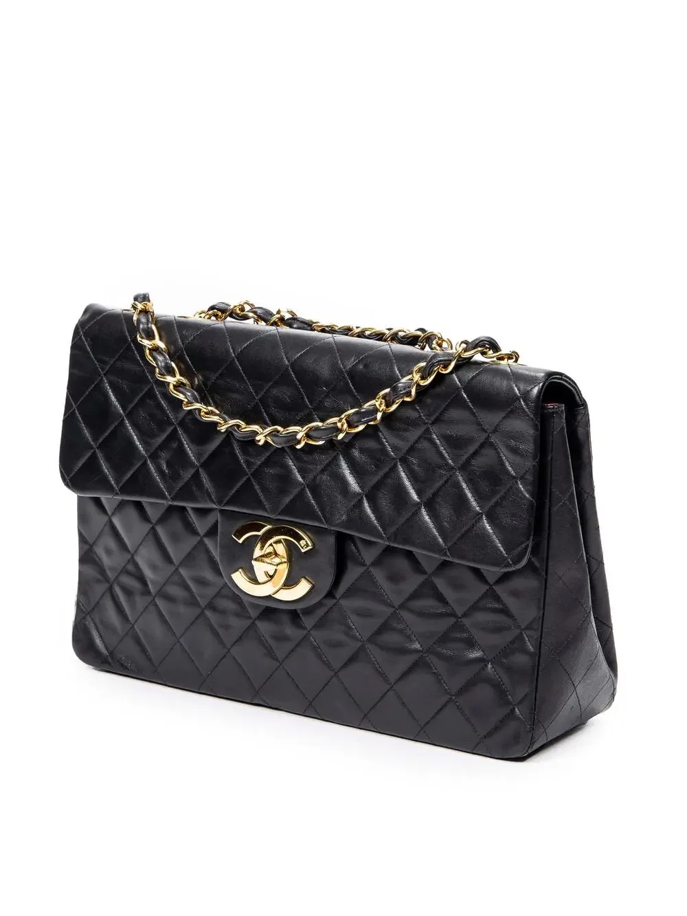 CHANEL step out